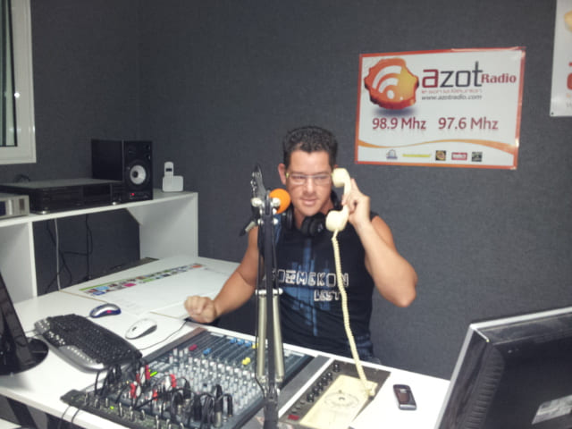 Capitainejoe de passage dans les sudio de notre confrère AzotRadio.